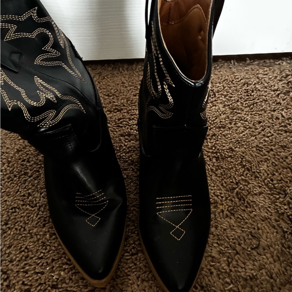 Black Western-Style Women's Boots
